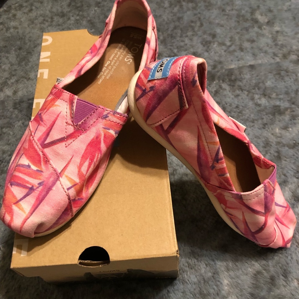 Pink toms